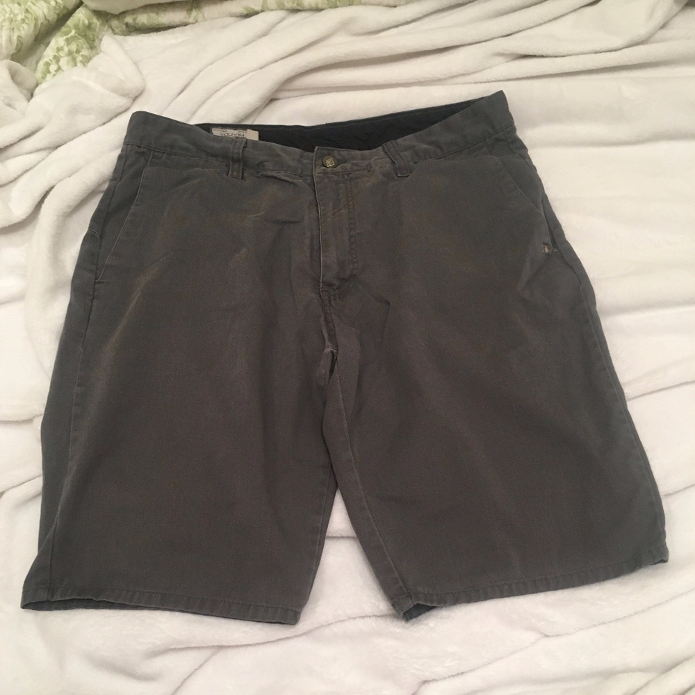 VOLCOM Dark Grey Khaki Shorts Size 32